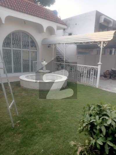 Two Kanal Six Marla Old House Available For Sale Straight Road