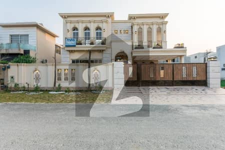 ROALY DESIGN BRAND NEW HOUSE FOR NEAR PARK OR MARKET