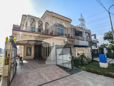 ڈی ایچ اے فیز 7 ڈیفنس (ڈی ایچ اے),لاہور میں 4 کمروں کا 10 مرلہ مکان 5.05 کروڑ میں برائے فروخت۔ ڈی ایچ اے فیز 7 ڈیفنس (ڈی ایچ اے),لاہور میں 4 کمروں کا 10 مرلہ مکان 5.05 کروڑ میں برائے فروخت۔