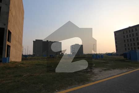 ڈی ایچ اے فیز 8 - کمرشل براڈوے ڈی ایچ اے فیز 8,ڈیفنس (ڈی ایچ اے),لاہور میں 4 مرلہ کمرشل پلاٹ 6.85 کروڑ میں برائے فروخت۔