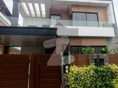 ڈی ایچ اے فیز 3 ڈیفنس (ڈی ایچ اے),لاہور میں 2 کمروں کا 10 مرلہ بالائی پورشن 1.1 لاکھ میں کرایہ پر دستیاب ہے۔