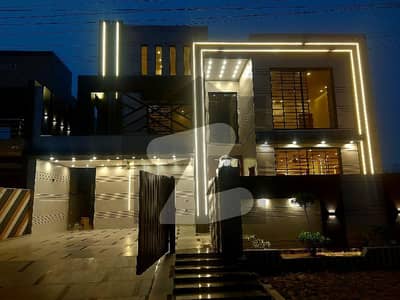 1 KANAL BRAND NEW LEXRARY HOUSE FOR SALE