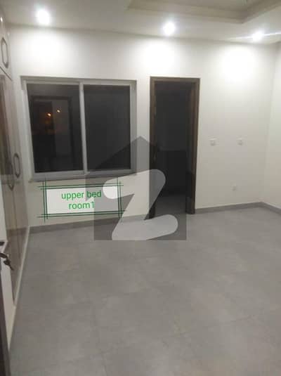 سادات ٹاؤن لاہور میں 3 کمروں کا 4 مرلہ مکان 1.5 کروڑ میں برائے فروخت۔