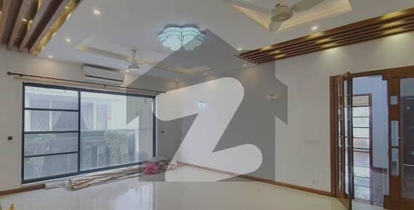 ڈی ایچ اے فیز 3 ڈیفنس (ڈی ایچ اے),لاہور میں 5 کمروں کا 1 کنال مکان 2.6 لاکھ میں کرایہ پر دستیاب ہے۔ ڈی ایچ اے فیز 3 ڈیفنس (ڈی ایچ اے),لاہور میں 5 کمروں کا 1 کنال مکان 2.6 لاکھ میں کرایہ پر دستیاب ہے۔