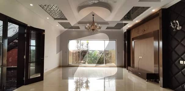 ڈی ایچ اے فیز 4 ڈیفنس (ڈی ایچ اے),لاہور میں 5 کمروں کا 1 کنال مکان 2.65 لاکھ میں کرایہ پر دستیاب ہے۔