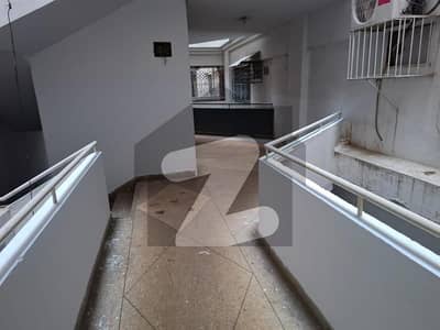 lease flat for sale johar block 18 RUFI LAKE DRIVE 4bed DD flat for sale in investment rate