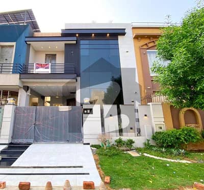 DEFENCE BEAUTIFUL 5 MARLA HOUSE ON 50 FT ROAD WITH SERVANT QUARTER FOR SALE IN DHA LAHORE DEFENCE BEAUTIFUL 5 MARLA HOUSE ON 50 FT ROAD WITH SERVANT QUARTER FOR SALE IN DHA LAHORE