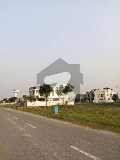 ڈی ایچ اے فیز 8 - بلاک زیڈ 4 ڈی ایچ اے فیز 8,ڈیفنس (ڈی ایچ اے),لاہور میں 5 مرلہ رہائشی پلاٹ 72.0 لاکھ میں برائے فروخت۔