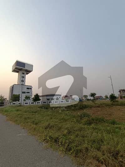 ڈی ایچ اے فیز 8 - بلاک زیڈ 4 ڈی ایچ اے فیز 8,ڈیفنس (ڈی ایچ اے),لاہور میں 5 مرلہ رہائشی پلاٹ 63.0 لاکھ میں برائے فروخت۔