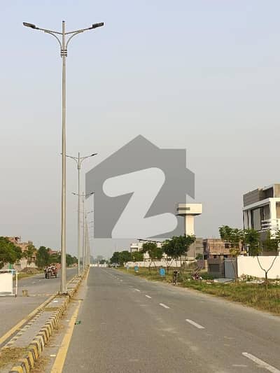 ڈی ایچ اے فیز 8 - بلاک زیڈ 4 ڈی ایچ اے فیز 8,ڈیفنس (ڈی ایچ اے),لاہور میں 10 مرلہ رہائشی پلاٹ 1.37 کروڑ میں برائے فروخت۔ ڈی ایچ اے فیز 8 - بلاک زیڈ 4 ڈی ایچ اے فیز 8,ڈیفنس (ڈی ایچ اے),لاہور میں 10 مرلہ رہائشی پلاٹ 1.37 کروڑ میں برائے فروخت۔