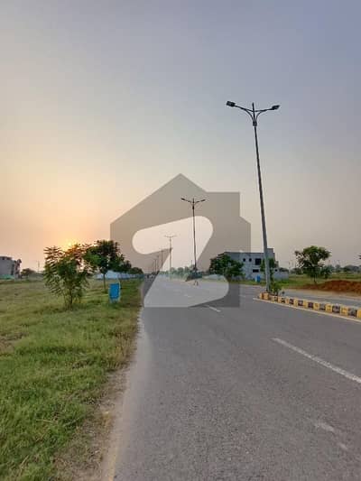 ڈی ایچ اے فیز 8 - بلاک زیڈ 3 ڈی ایچ اے فیز 8,ڈی ایچ اے ڈیفینس,لاہور میں 10 مرلہ رہائشی پلاٹ 1.2 کروڑ میں برائے فروخت۔ ڈی ایچ اے فیز 8 - بلاک زیڈ 3 ڈی ایچ اے فیز 8,ڈی ایچ اے ڈیفینس,لاہور میں 10 مرلہ رہائشی پلاٹ 1.2 کروڑ میں برائے فروخت۔