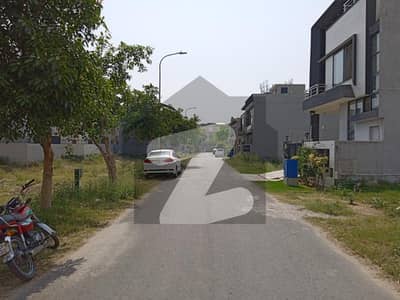 ڈی ایچ اے 9 ٹاؤن ۔ بلاک سی ڈی ایچ اے 9 ٹاؤن,ڈیفنس (ڈی ایچ اے),لاہور میں 5 مرلہ رہائشی پلاٹ 1.25 کروڑ میں برائے فروخت۔