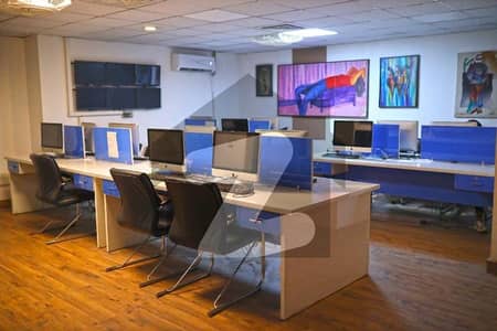 جوہر ٹاؤن لاہور میں 6 مرلہ دفتر 1.5 لاکھ میں کرایہ پر دستیاب ہے۔