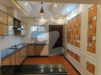 بحریہ ٹاؤن فیز 8 بحریہ ٹاؤن راولپنڈی,راولپنڈی میں 5 کمروں کا 10 مرلہ مکان 3.45 کروڑ میں برائے فروخت۔ بحریہ ٹاؤن فیز 8 بحریہ ٹاؤن راولپنڈی,راولپنڈی میں 5 کمروں کا 10 مرلہ مکان 3.45 کروڑ میں برائے فروخت۔