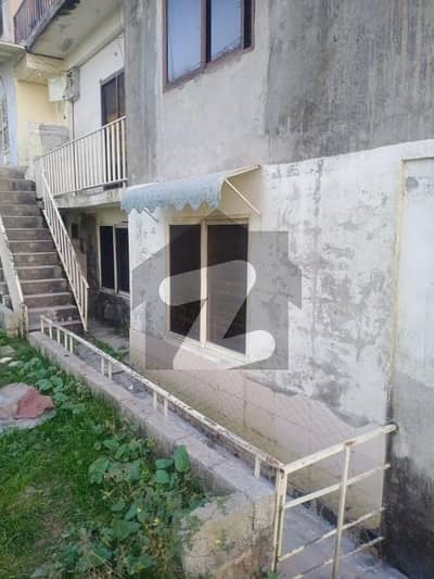 جی پی او چوک مری میں 2 کمروں کا 9 مرلہ فلیٹ 65.0 لاکھ میں برائے فروخت۔