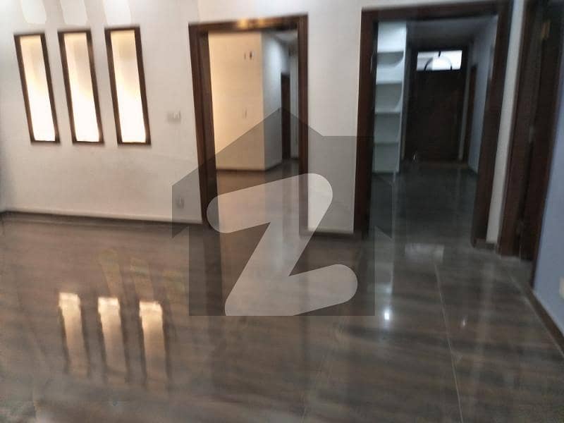 30x60 Upper portion for rent in E11 30x60 Upper portion for rent in E11