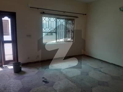 جی ۔ 11 اسلام آباد میں 4 کمروں کا 7 مرلہ مکان 6.5 کروڑ میں برائے فروخت۔