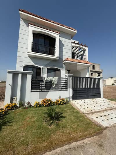 پارک ویو سٹی ۔ کرسٹل بلاک پارک ویو سٹی,لاہور میں 4 کمروں کا 5 مرلہ مکان 1.75 کروڑ میں برائے فروخت۔ پارک ویو سٹی ۔ کرسٹل بلاک پارک ویو سٹی,لاہور میں 4 کمروں کا 5 مرلہ مکان 1.75 کروڑ میں برائے فروخت۔