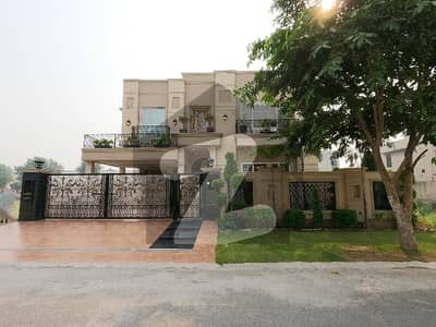 لیک سٹی ۔ سیکٹر ایم ۔ 2 لیک سٹی,رائیونڈ روڈ,لاہور میں 5 کمروں کا 1 کنال مکان 8.85 کروڑ میں برائے فروخت۔