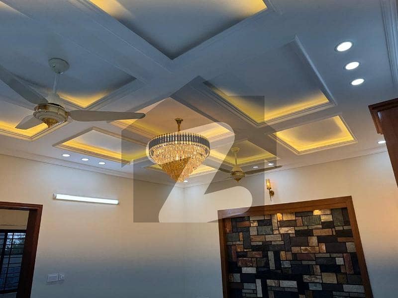 جی ۔ 13 اسلام آباد میں 9 کمروں کا 10 مرلہ مکان 2.75 لاکھ میں کرایہ پر دستیاب ہے۔