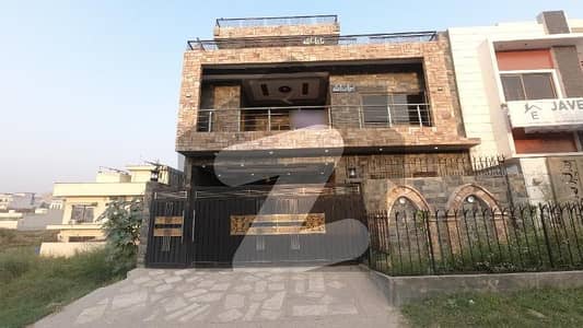 Well-constructed Prime Location House Available For sale In E-18 Well-constructed Prime Location House Available For sale In E-18