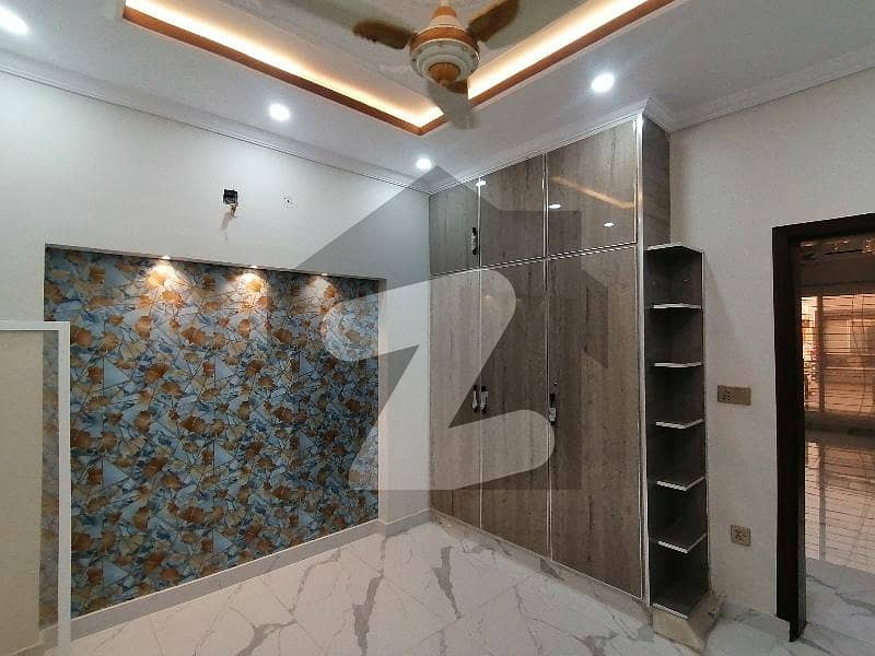 A Spacious 10 Marla House In LDA Avenue