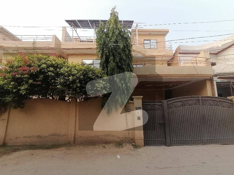 Stunning 10 Marla House In Shalimar Colony Available