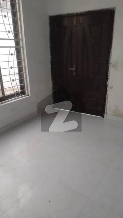 گارڈن ٹاؤن لاہور میں 3 کمروں کا 10 مرلہ مکان 1.5 لاکھ میں کرایہ پر دستیاب ہے۔