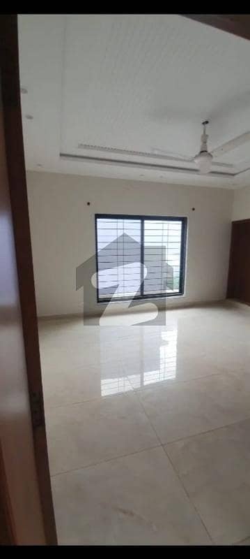 1 kanal 3 bed upper portion available for rent in Model town Lahore