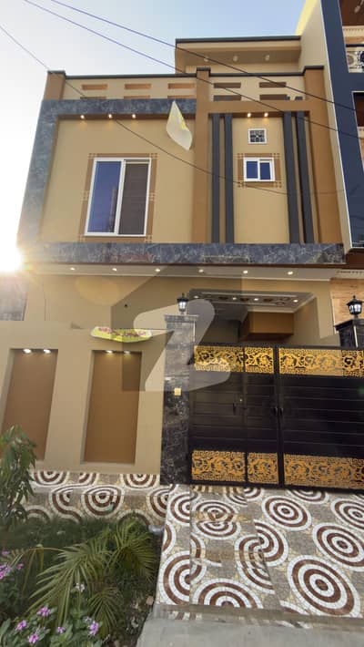 وائٹل ہومز ای ای وائٹل ہومز ہاؤسنگ سکیم,لاہور میں 3 کمروں کا 3 مرلہ مکان 1.2 کروڑ میں برائے فروخت۔