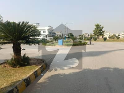 GOLDEN OPPORTUNITY This Plot Reasonable Price This Plot) 5 Marla Plot for Sale in River Garden CDA Approved Society Prime Location This Plot) This Society 24/7 Available Community GOOD LIVING GOOD) Islamabad Express Near
