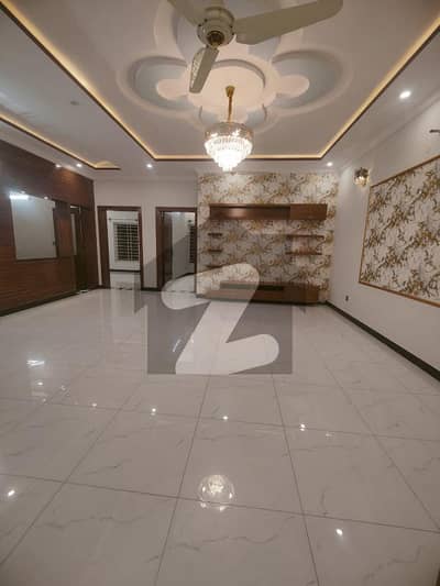 میڈیا ٹاؤن راولپنڈی میں 6 کمروں کا 10 مرلہ مکان 2.0 لاکھ میں برائے فروخت۔ میڈیا ٹاؤن راولپنڈی میں 6 کمروں کا 10 مرلہ مکان 2.0 لاکھ میں برائے فروخت۔