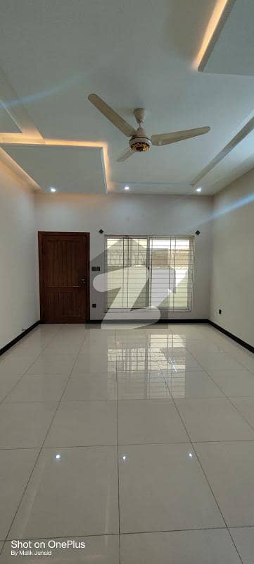 جی ۔ 15 اسلام آباد میں 5 کمروں کا 7 مرلہ مکان 1.4 لاکھ میں کرایہ پر دستیاب ہے۔