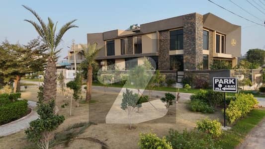 لایٗرز ہاؤسنگ سوسائٹی فیصل آباد میں 1 کنال رہائشی پلاٹ 2.65 کروڑ میں برائے فروخت۔