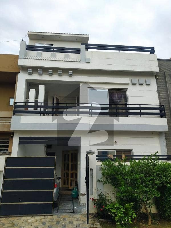 پارک ویو سٹی لاہور میں 3 کمروں کا 5 مرلہ مکان 1.8 کروڑ میں برائے فروخت۔ پارک ویو سٹی لاہور میں 3 کمروں کا 5 مرلہ مکان 1.8 کروڑ میں برائے فروخت۔