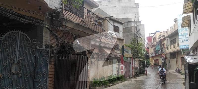 اچھرہ لاہور میں 4 کمروں کا 6 مرلہ مکان 3.35 کروڑ میں برائے فروخت۔ اچھرہ لاہور میں 4 کمروں کا 6 مرلہ مکان 3.35 کروڑ میں برائے فروخت۔