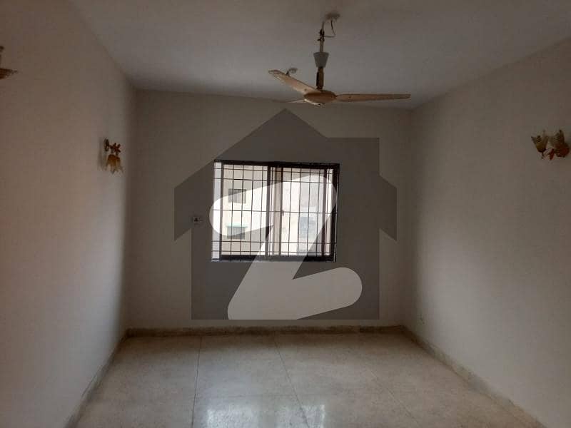 کلفٹن ۔ بلاک 1 کلفٹن,کراچی میں 3 کمروں کا 7 مرلہ فلیٹ 70.0 ہزار میں کرایہ پر دستیاب ہے۔