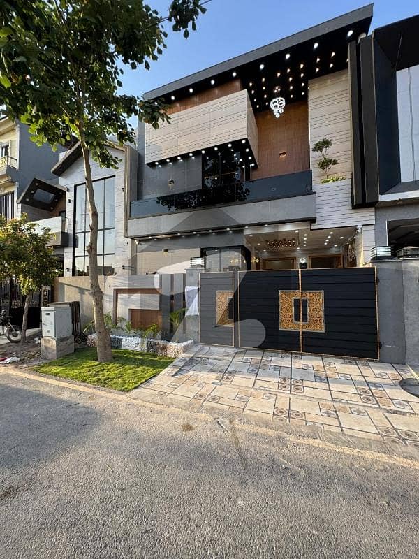 05-Marla House For Sale Super Prime Location