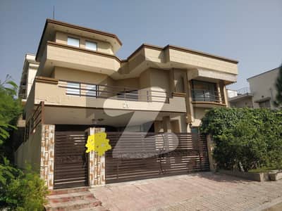 ڈی ایچ اے فیز 2 - سیکٹر جی ڈی ایچ اے ڈیفینس فیز 2,ڈی ایچ اے ڈیفینس,اسلام آباد میں 7 کمروں کا 1 کنال مکان 7.3 کروڑ میں برائے فروخت۔ ڈی ایچ اے فیز 2 - سیکٹر جی ڈی ایچ اے ڈیفینس فیز 2,ڈی ایچ اے ڈیفینس,اسلام آباد میں 7 کمروں کا 1 کنال مکان 7.3 کروڑ میں برائے فروخت۔