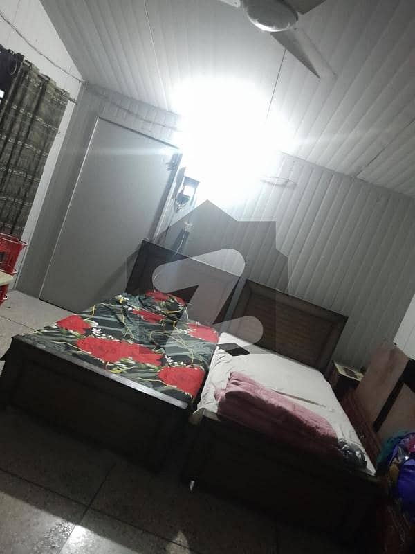 For 1 or 2 females For 1 or 2 females