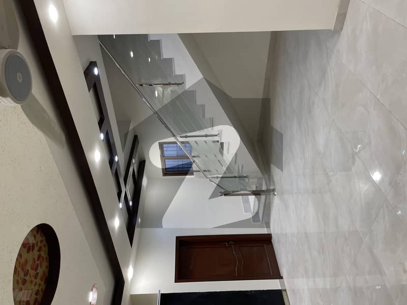 بہادر آباد گلشنِ اقبال ٹاؤن,کراچی میں 5 کمروں کا 9 مرلہ مکان 9.5 کروڑ میں برائے فروخت۔ بہادر آباد گلشنِ اقبال ٹاؤن,کراچی میں 5 کمروں کا 9 مرلہ مکان 9.5 کروڑ میں برائے فروخت۔