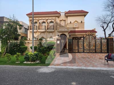 ڈی ایچ اے فیز 7 - بلاک ٹی فیز 7,ڈیفنس (ڈی ایچ اے),لاہور میں 5 کمروں کا 1 کنال مکان 7.5 کروڑ میں برائے فروخت۔ ڈی ایچ اے فیز 7 - بلاک ٹی فیز 7,ڈیفنس (ڈی ایچ اے),لاہور میں 5 کمروں کا 1 کنال مکان 7.5 کروڑ میں برائے فروخت۔