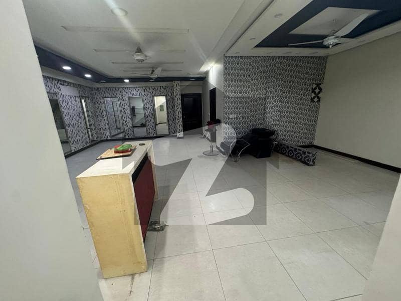 پی آئی اے مین بلیوارڈ لاہور میں 10 مرلہ Studio دفتر 2.5 لاکھ میں کرایہ پر دستیاب ہے۔ پی آئی اے مین بلیوارڈ لاہور میں 10 مرلہ Studio دفتر 2.5 لاکھ میں کرایہ پر دستیاب ہے۔