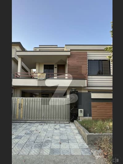 بحریہ گرینز۔ اوورسیز انکلیو بحریہ ٹاؤن فیز 8,بحریہ ٹاؤن راولپنڈی,راولپنڈی میں 5 کمروں کا 10 مرلہ مکان 3.1 کروڑ میں برائے فروخت۔ بحریہ گرینز۔ اوورسیز انکلیو بحریہ ٹاؤن فیز 8,بحریہ ٹاؤن راولپنڈی,راولپنڈی میں 5 کمروں کا 10 مرلہ مکان 3.1 کروڑ میں برائے فروخت۔