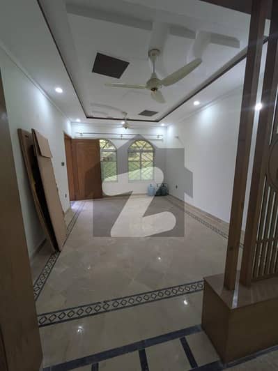 میڈیا ٹاؤن راولپنڈی میں 6 کمروں کا 12 مرلہ مکان 1.8 لاکھ میں کرایہ پر دستیاب ہے۔