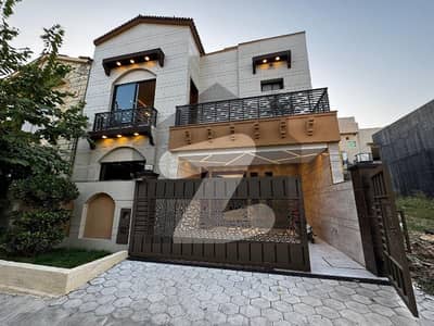 بحریہ ٹاؤن فیز 8 ۔ سفاری ویلی بحریہ ٹاؤن فیز 8,بحریہ ٹاؤن راولپنڈی,راولپنڈی میں 5 کمروں کا 7 مرلہ مکان 3.7 کروڑ میں برائے فروخت۔ بحریہ ٹاؤن فیز 8 ۔ سفاری ویلی بحریہ ٹاؤن فیز 8,بحریہ ٹاؤن راولپنڈی,راولپنڈی میں 5 کمروں کا 7 مرلہ مکان 3.7 کروڑ میں برائے فروخت۔