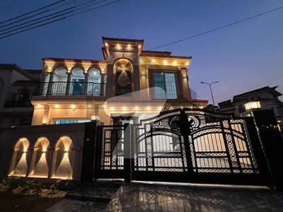 بش ایگزیکٹو ولاز ملتان میں 5 کمروں کا 12 مرلہ مکان 3.5 کروڑ میں برائے فروخت۔ بش ایگزیکٹو ولاز ملتان میں 5 کمروں کا 12 مرلہ مکان 3.5 کروڑ میں برائے فروخت۔