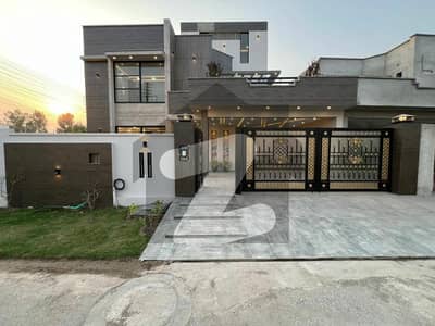 10 Marla Most Luxurious House With A+ Construction Available For Sale 10 Marla Most Luxurious House With A+ Construction Available For Sale