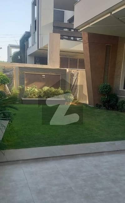 ڈی ایچ اے فیز 8 - زون بی ڈی ایچ اے فیز 8,ڈی ایچ اے ڈیفینس,کراچی میں 7 کمروں کا 2 کنال مکان 32.0 کروڑ میں برائے فروخت۔