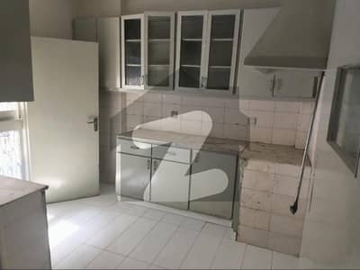 گارڈن ٹاؤن - شیر شاہ بلاک گارڈن ٹاؤن,لاہور میں 3 کمروں کا 5 مرلہ مکان 3.15 کروڑ میں برائے فروخت۔